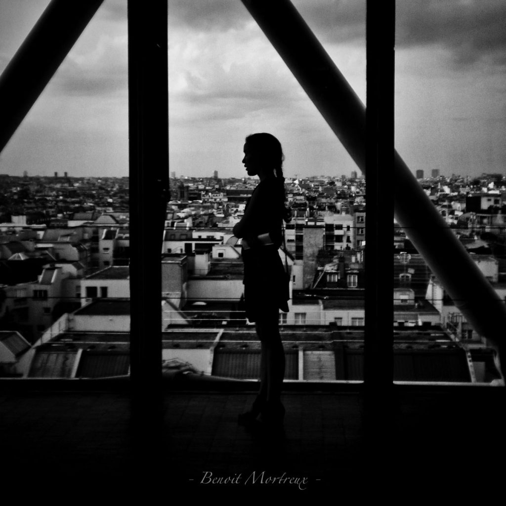 Une femme en contre jour