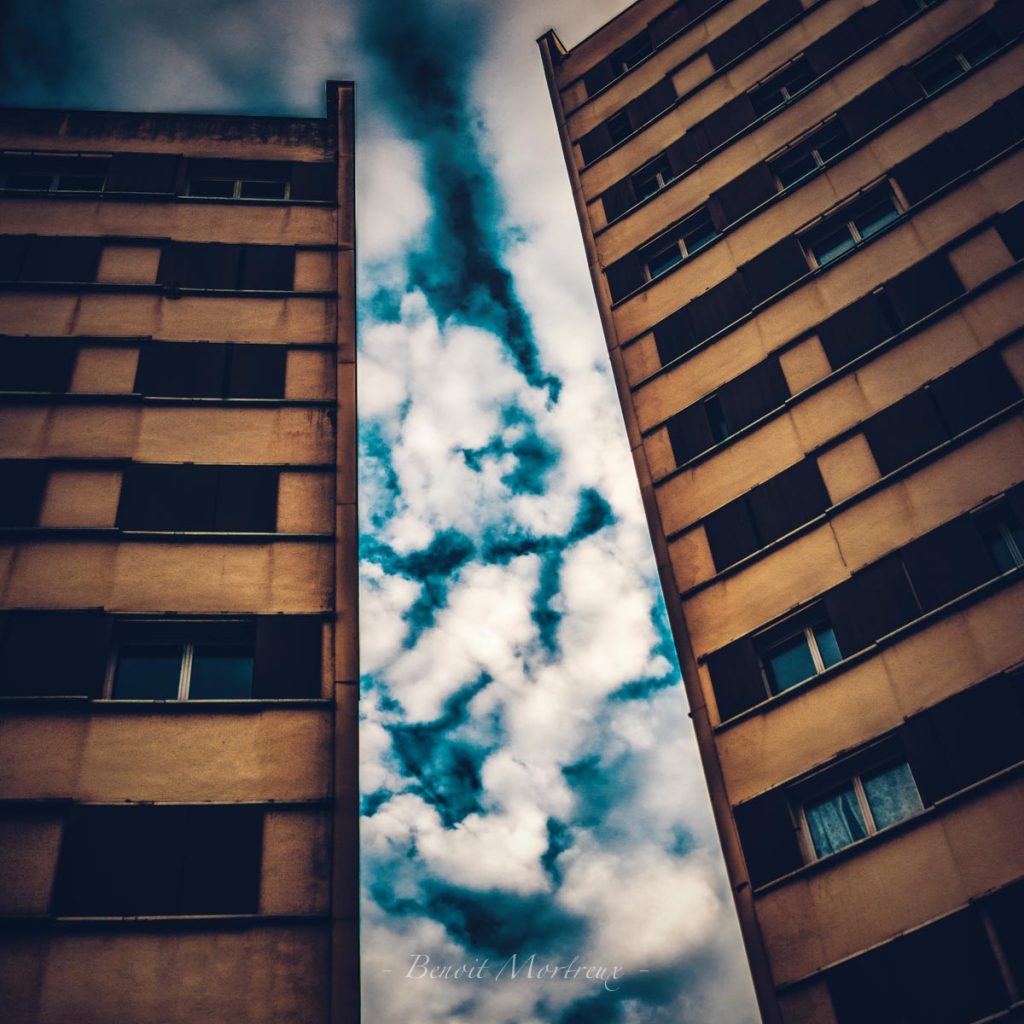 des nuages entre deux tours